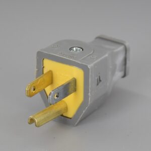 GRAY 3-WIRE GROUNDED THERMOPLASTIC PLUG WITH SCREW TERMINAL CONNECTION